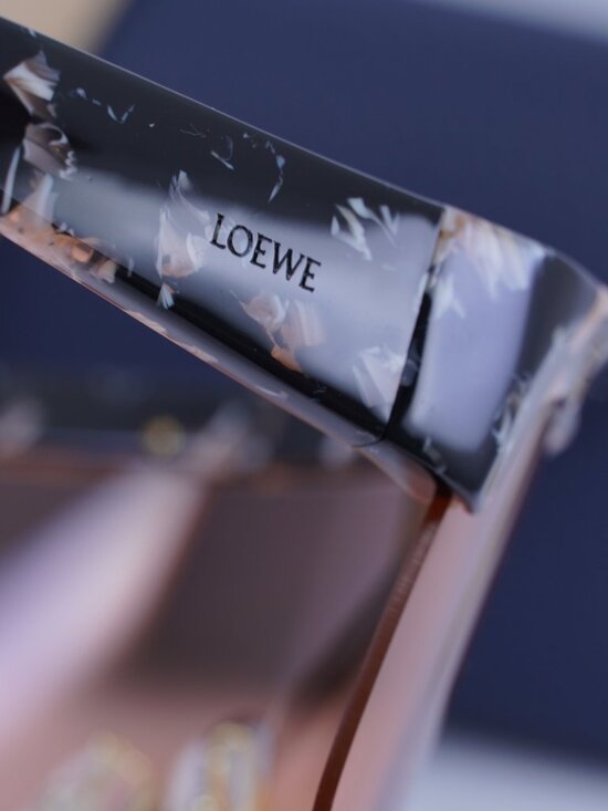 Loewe LW40034U 55S Shield Sunglasses – Colored Havana \\ Bordeaux